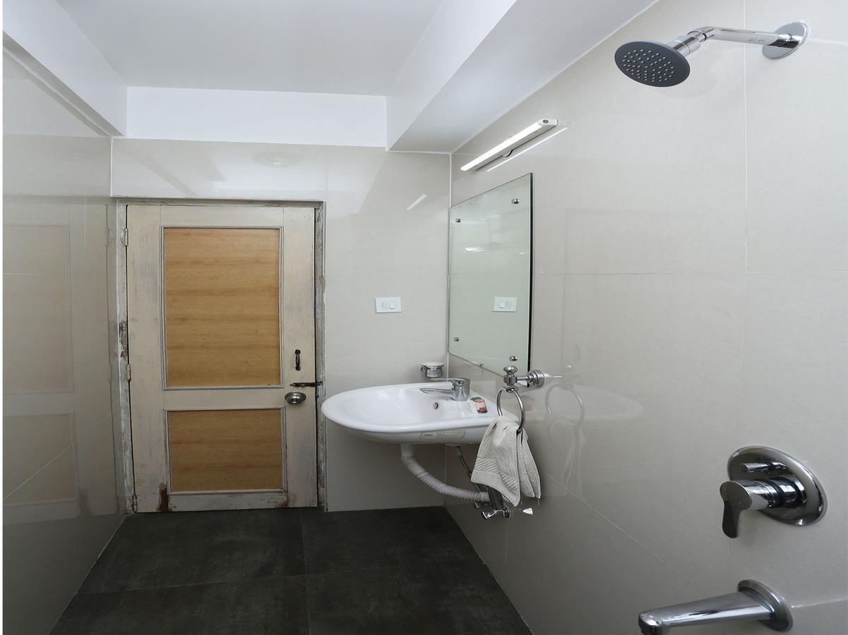גווהטי Hotel Amrit Regency מראה חיצוני תמונה