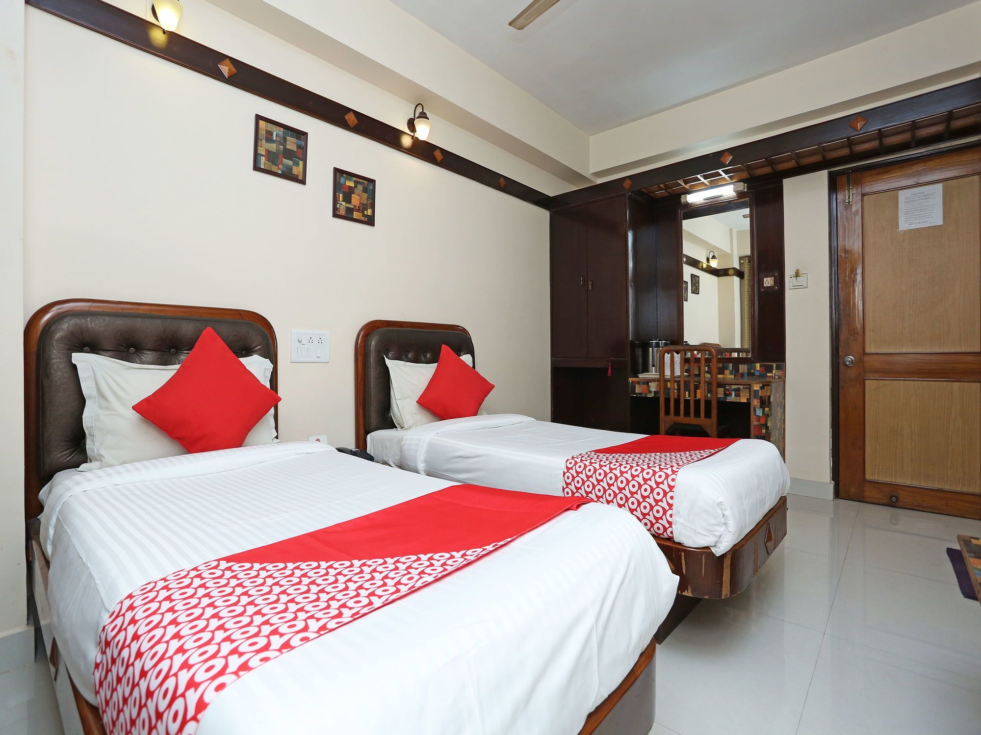 גווהטי Hotel Amrit Regency מראה חיצוני תמונה