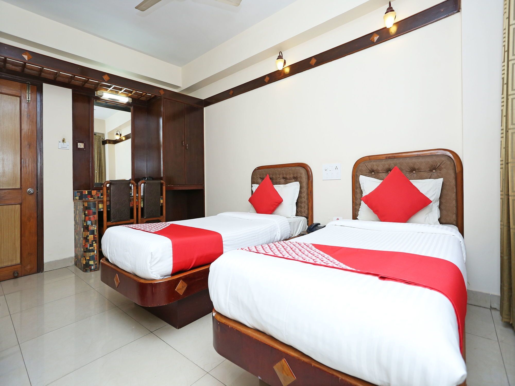גווהטי Hotel Amrit Regency מראה חיצוני תמונה