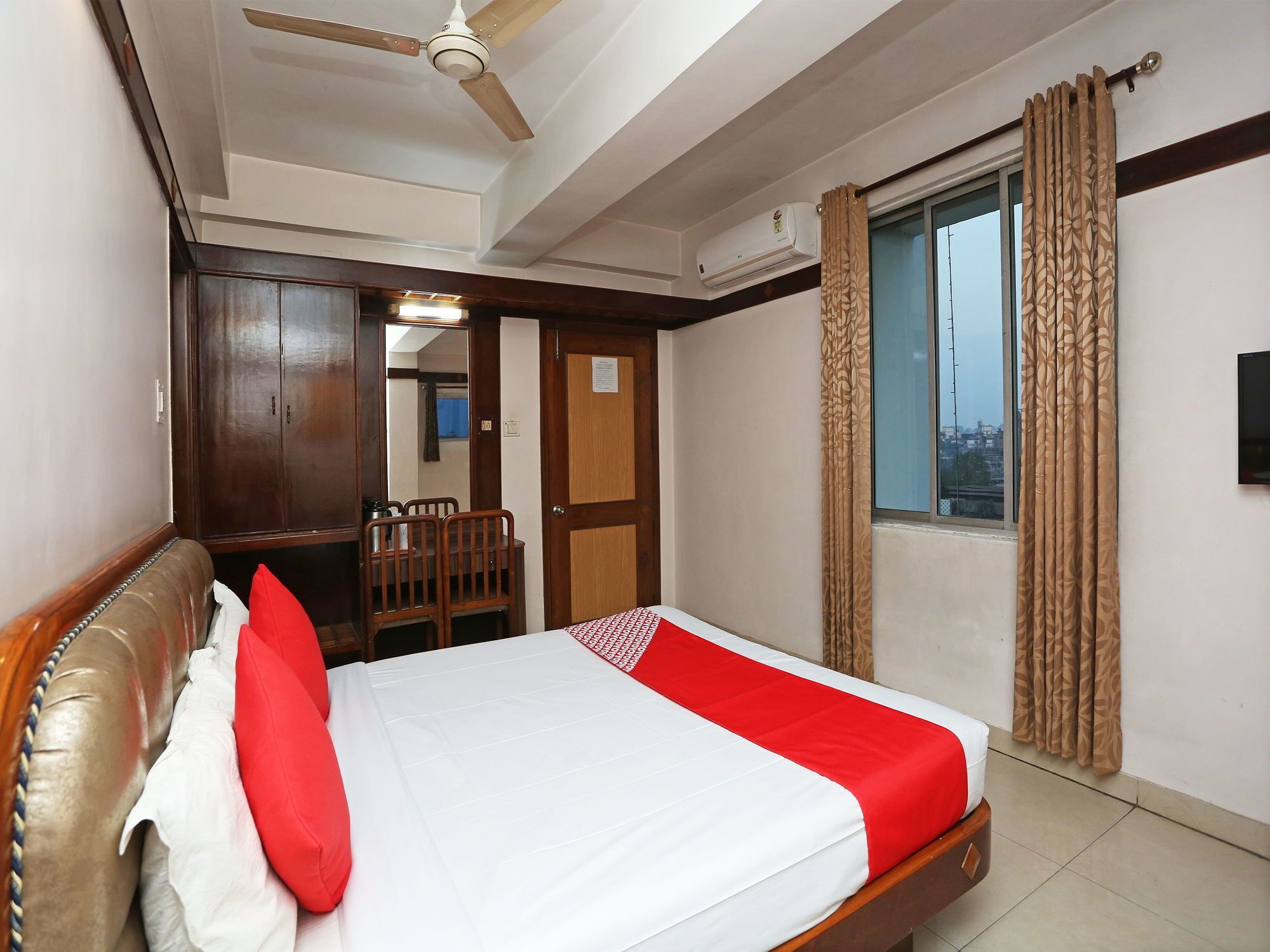 גווהטי Hotel Amrit Regency מראה חיצוני תמונה